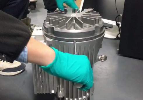 使用螺絲刀撬開nXDS6i定盤