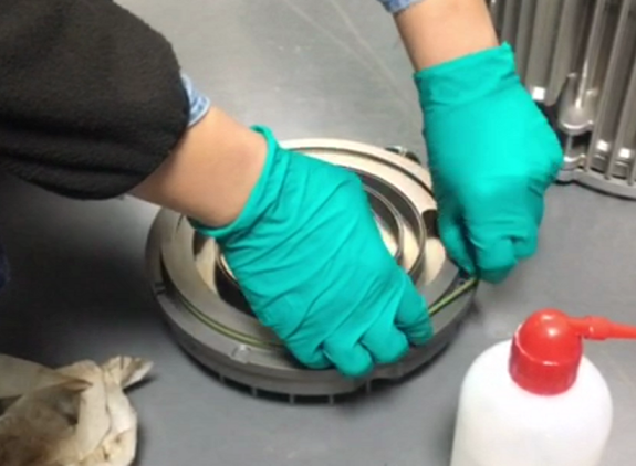 把外面的O圈拿下來