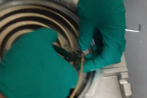 最后密封條剪短